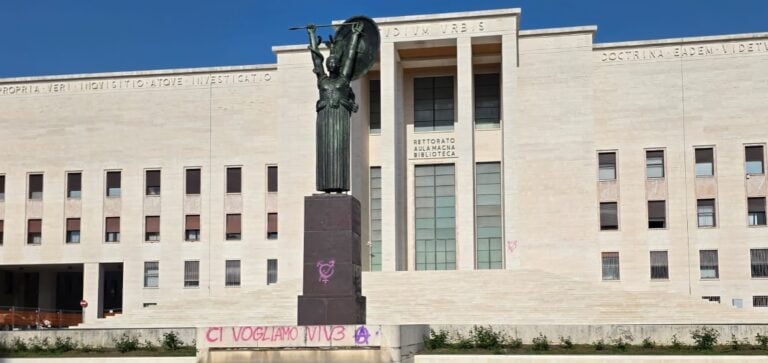 Sfregiata la Minerva della Sapienza di Roma. Simboli, cultura e spazio pubblico nella lotta ai femminicidi