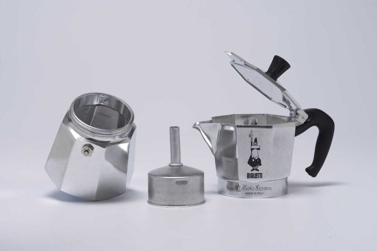 I dimenticati dell’arte. La storia dell’imprenditore Alfonso Bialetti che ha inventato la Moka 