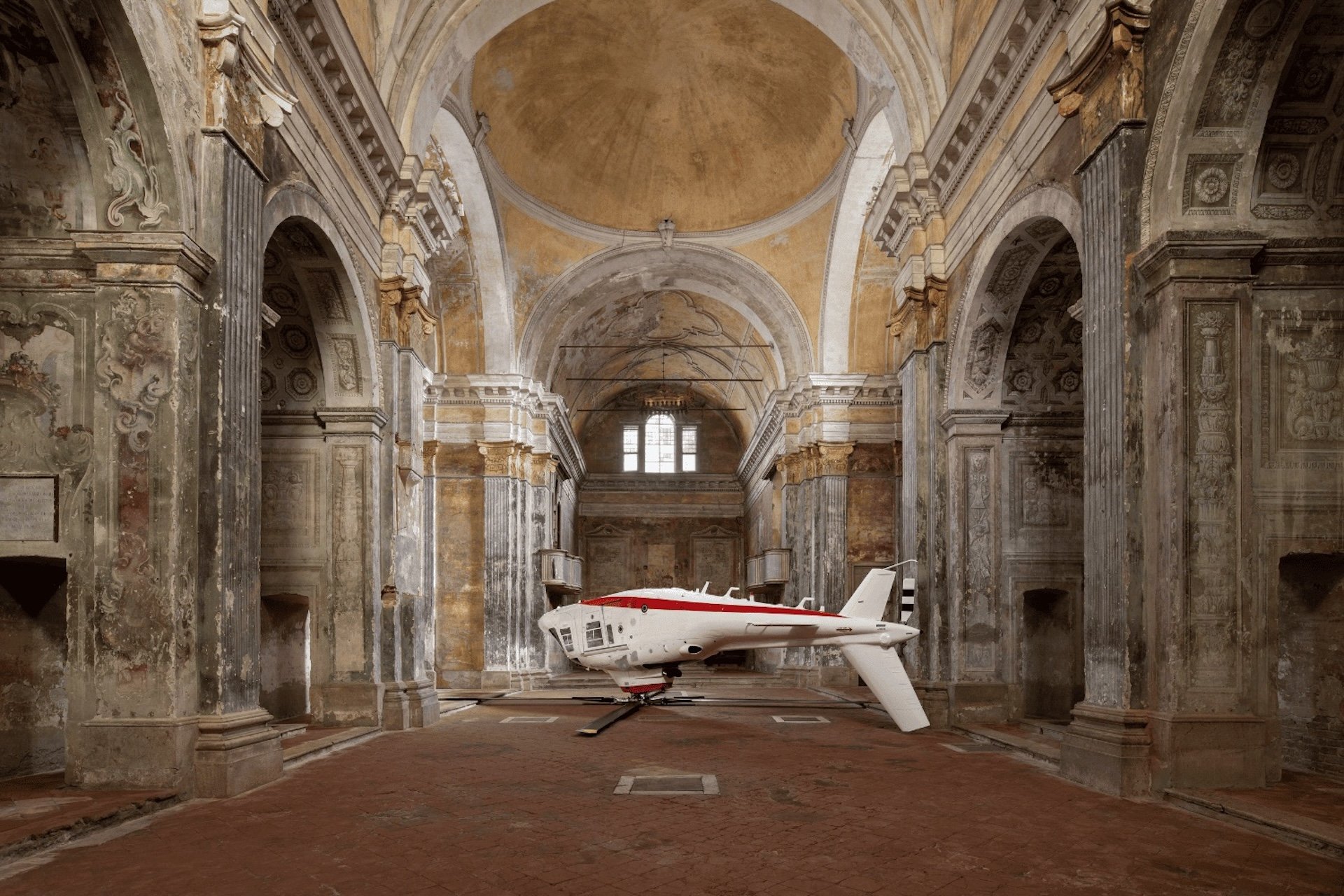 https://www.artribune.com/wp-content/uploads/2025/04/paola-pivi-a-helicopter-upside-down-2025-san-carlo-cremona-2025-courtesy-san-carlo-cremona-photo-attilio-maranzano.jpeg