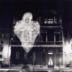 Paolo Canevari, PROJECTED ARTISTS – Obiettivo Roma II V - Mostro, 1995, proiezione su Museo Barracco, foto di Marco Andreini