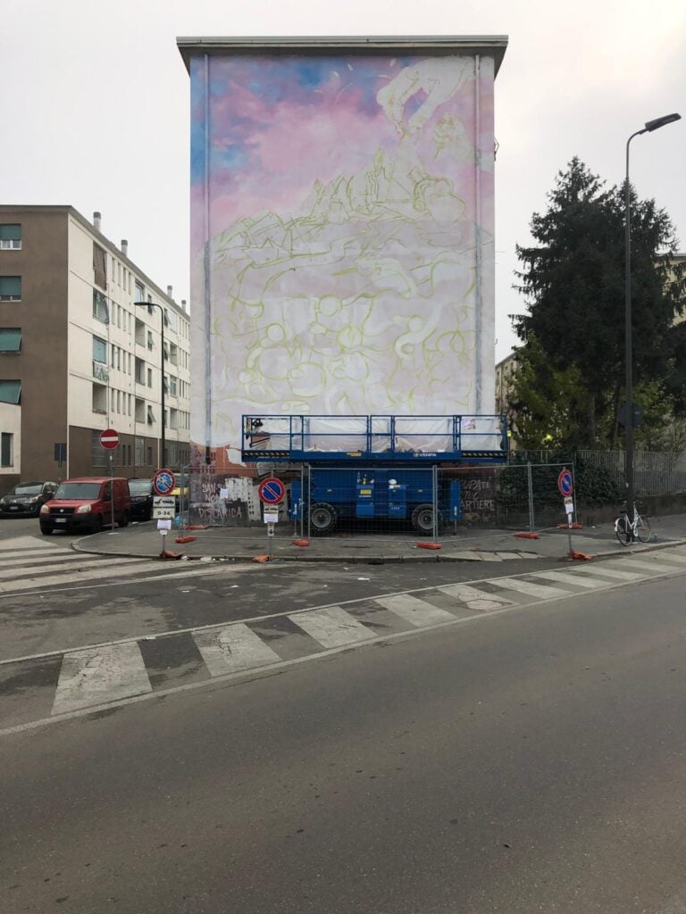 Realizzazione del murale MUDEC CHIAMA SAN SIRO di Agus Rùcula ed Elena Mistrello, via Paravia ang. via Preneste [San Siro] photo di Agus Rùcula