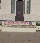 scritte e simboli sfregiano aree della sapienza di roma durante una manifestazione contro i femminicidi 3 Sfregiata la Minerva della Sapienza di Roma. Simboli, cultura e spazio pubblico nella lotta ai femminicidi