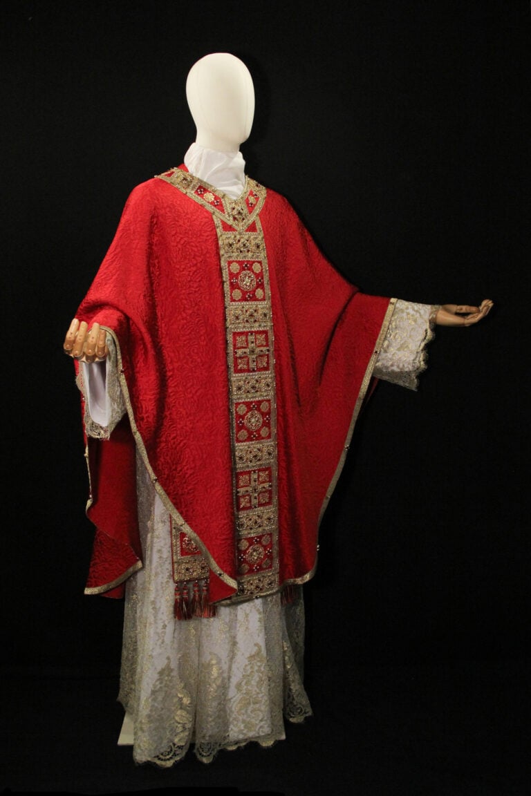 Casula rossa di Benedetto XVI