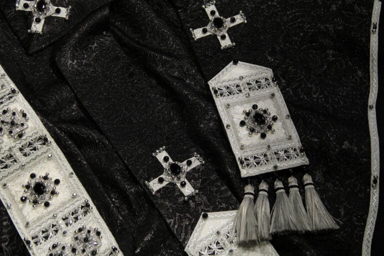 Casula nera (dettaglio)