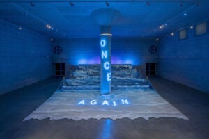 Continiuano le mostre d’arte contemporanea alla nuovissima Grande Brera. Ora arriva anche il mare a Milano
