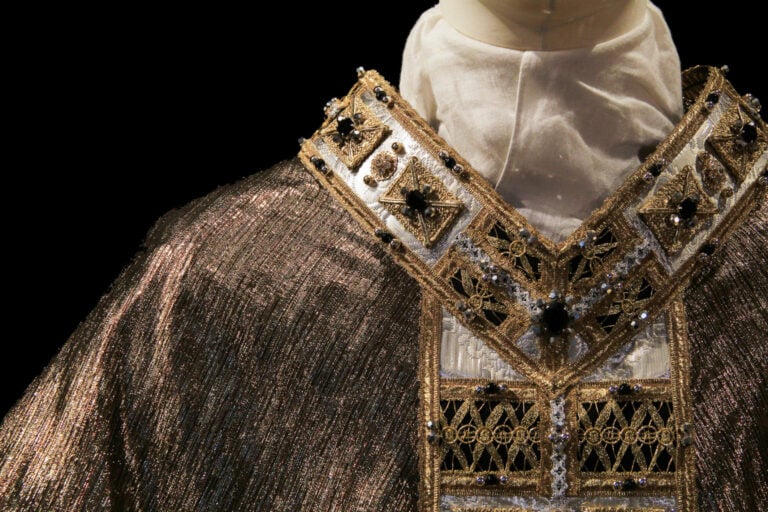 Casula d'oro con Mitra