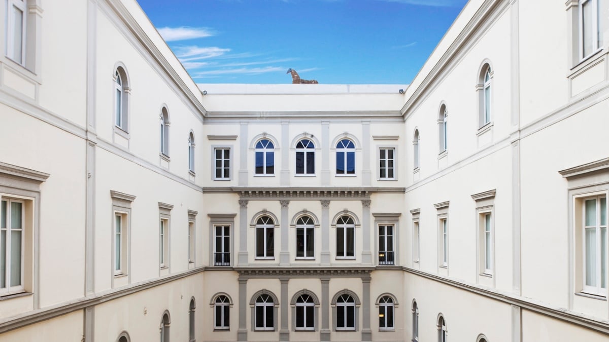 https://www.artribune.com/wp-content/uploads/2025/05/1-museo-madre-1200x675-1.jpg