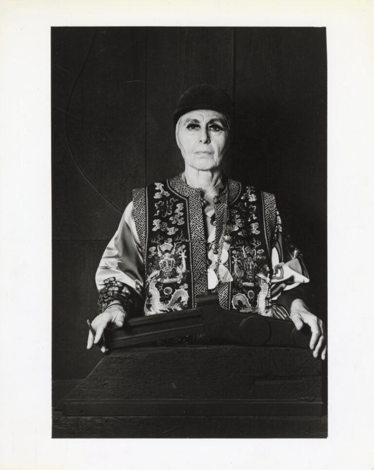 Ritratto di Louise Nevelson, 1973 [Photo: Enrico Cattaneo. Courtesy Gió Marconi, Milano]