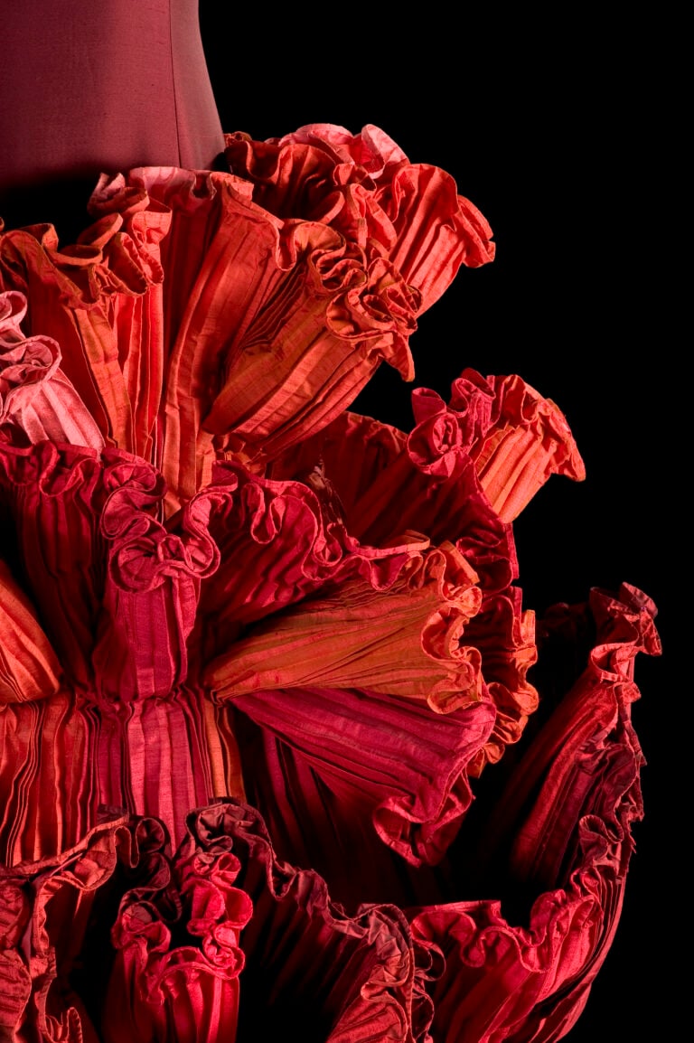 1985fuoco 1 In Veneto  la mostra su Roberto Capucci: il sarto-scultore dell’alta moda tra colore e forma