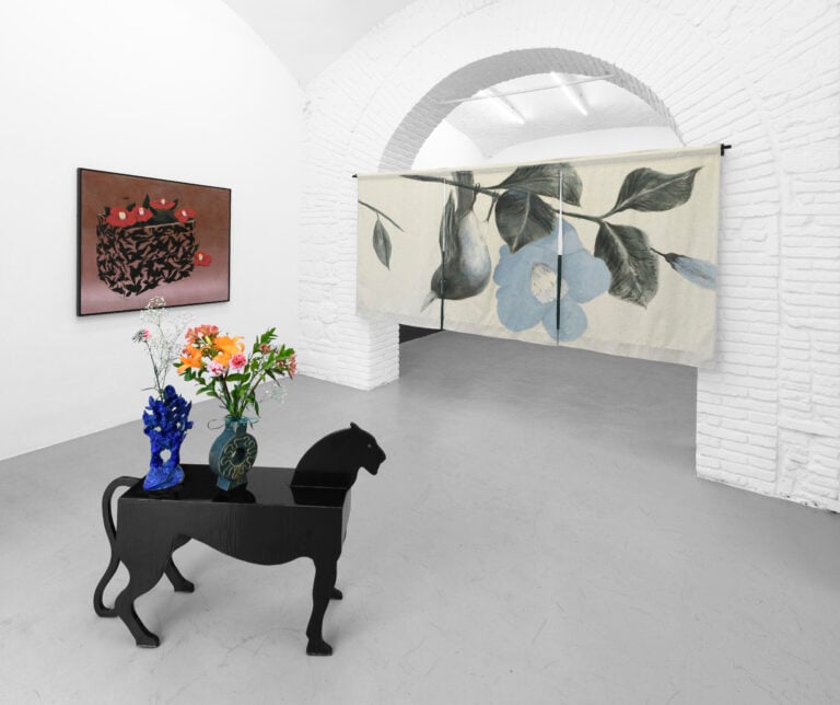 Thomas Braida, Tacciono i Fiori, 2025, installation view at Monitor Rome Ph: Giorgio Benni Courtesy the Artist and Monitor Rome, Lisbon, Pereto (AQ)