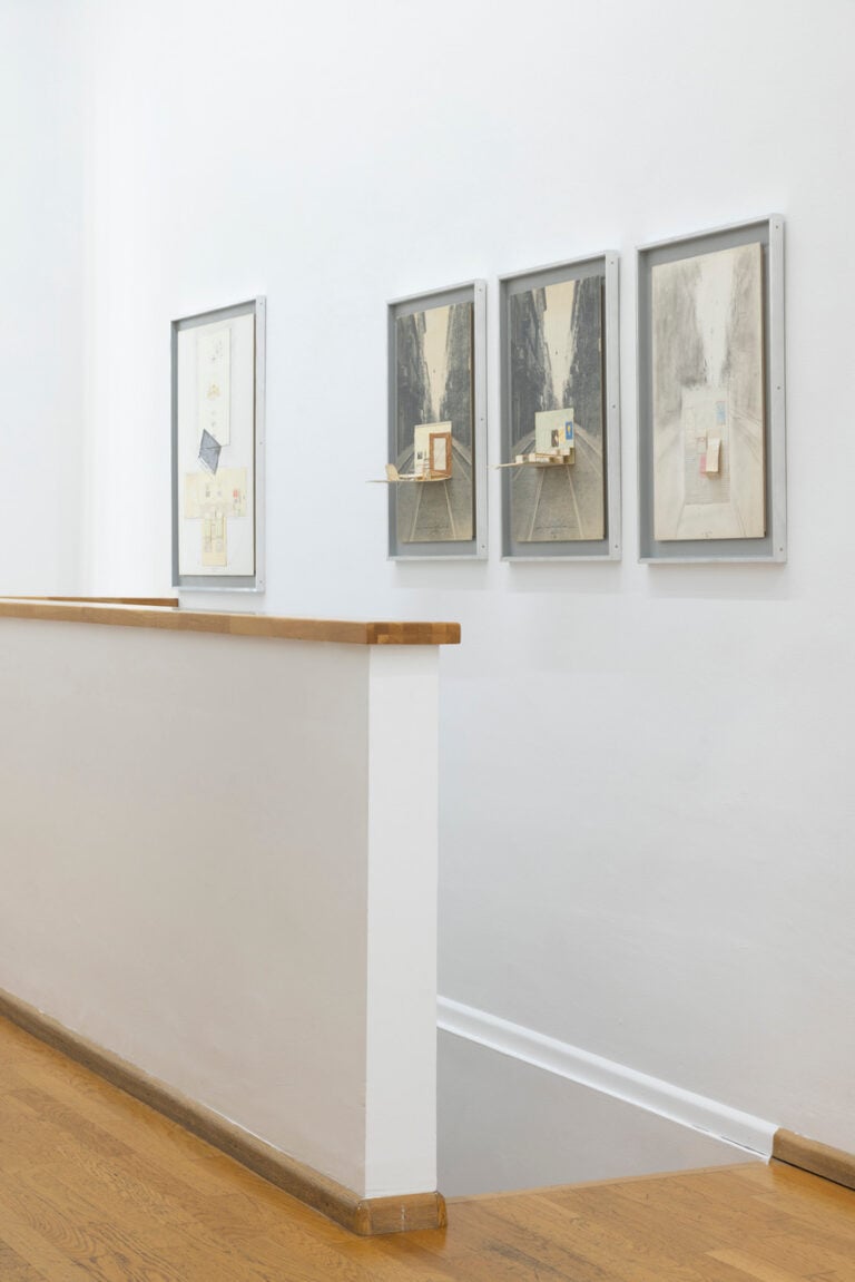 Ugo la Pietra, Interno-Esterno, 2025, installation view Nuova Galleria Morone, foto Fabio Mantegna