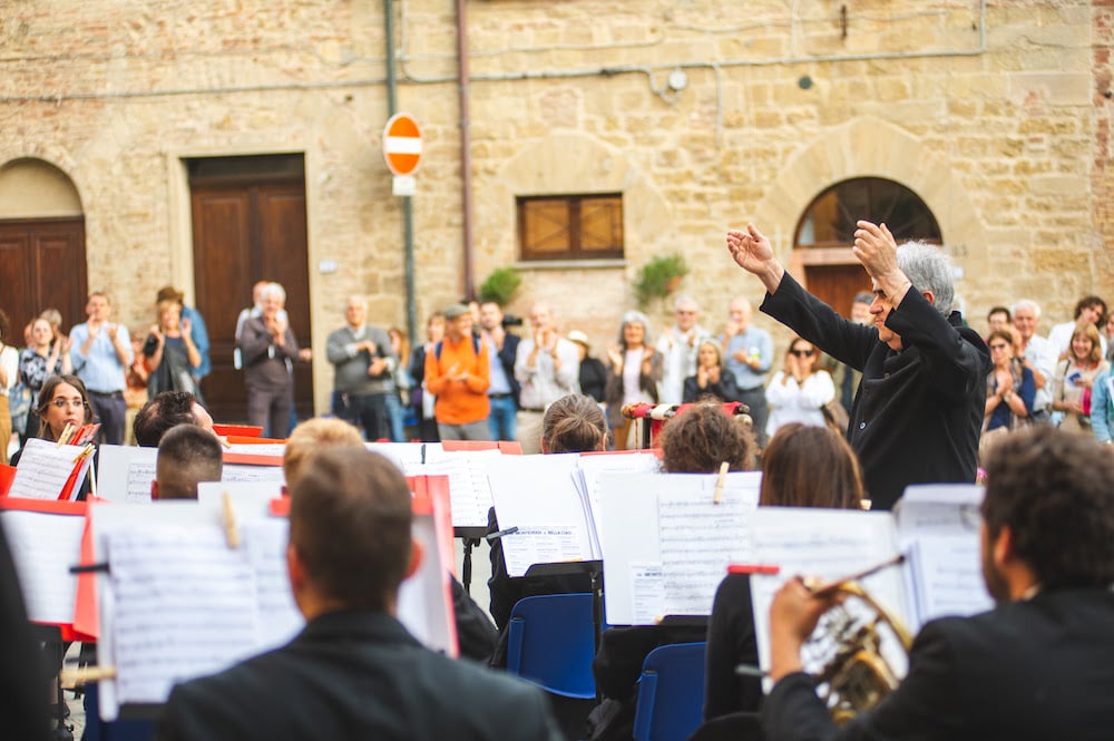 6 invito per un centenario radicondoli siena Festival culturali in Italia a fine maggio 2025: Late Spring Music, Utopian Hours, Roma Summer Fest