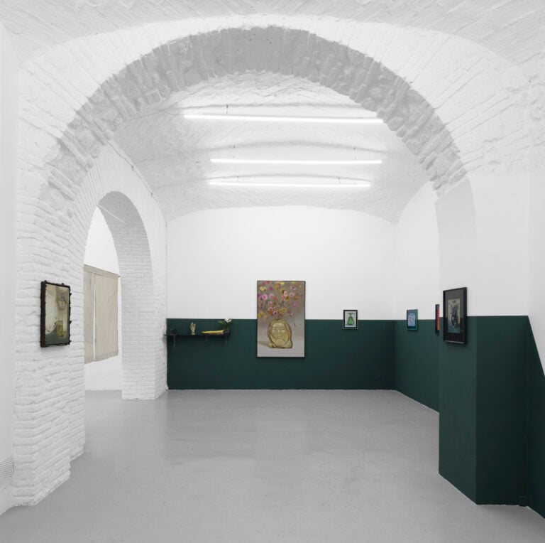 Thomas Braida, Tacciono i Fiori, 2025, installation view at Monitor Rome Ph: Giorgio Benni Courtesy the Artist and Monitor Rome, Lisbon, Pereto (AQ)