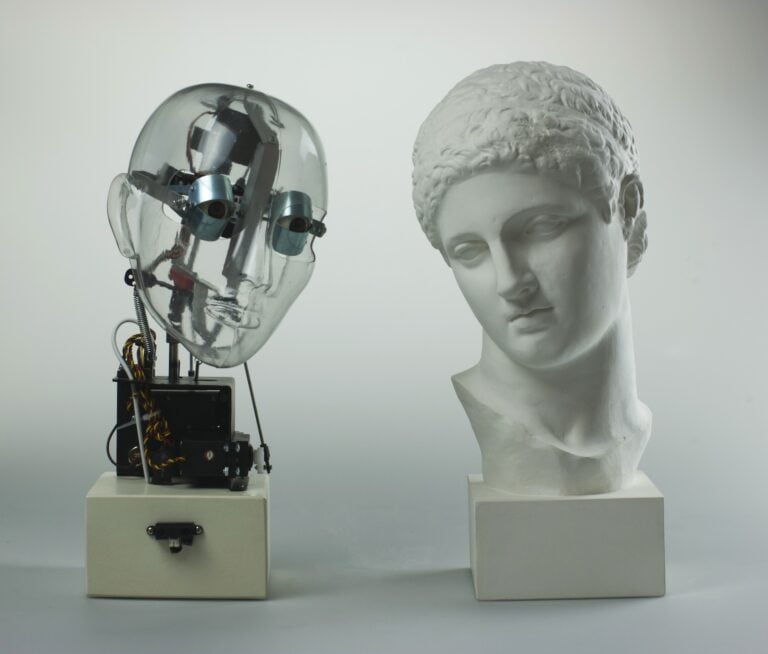 Ale Guzzetti, Affective Robot VS Naukides Discobolus, 2013i