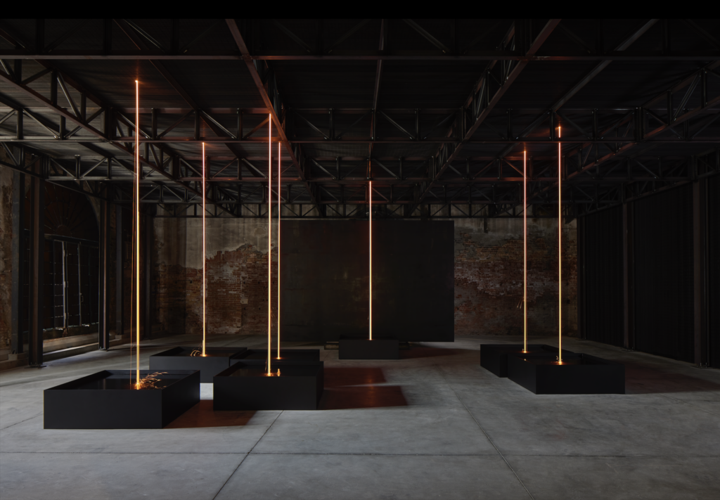 Arcangelo Sassolino, Diplomazija astuta, 2022, Installation view, La Biennale di Venezia, Photo Agostino Osio
