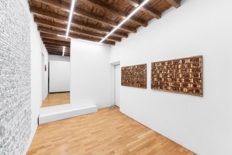 Arnaldo Pomodoro, De-rive, installation views Genova ABC-ARTE, Milano, 2025