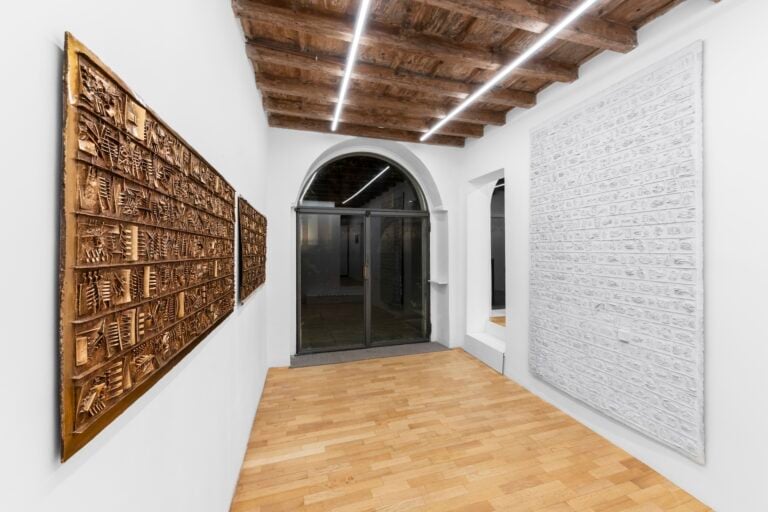 Arnaldo Pomodoro, De-rive, installation views Genova ABC-ARTE, Milano, 2025