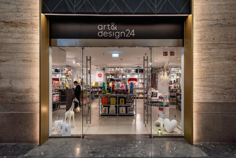 artanddesign24 storestazione centraleph carlotta coppo2 Comprare souvenir d’autore nel nuovo concept store di 24 Ore Cultura alla Stazione Centrale di Milano