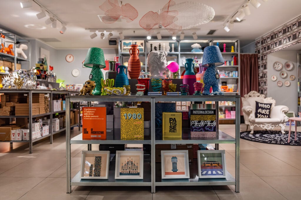 artanddesign24 storestazione centraleph carlotta coppo8 Comprare souvenir d’autore nel nuovo concept store di 24 Ore Cultura alla Stazione Centrale di Milano