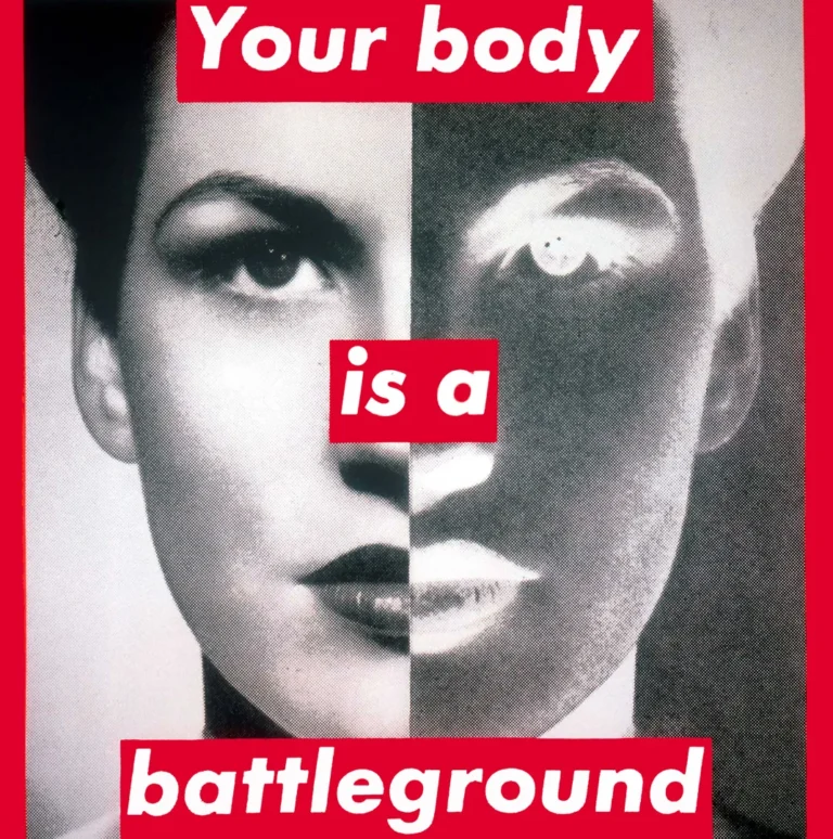 barbara kruger untitled your body us a battleground 1989 La grande artista Barbara Kruger in Ucraina con un progetto d'arte pubblica sui vagoni di un treno
