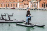 Il futuro per la mobilità di Venezia potranno essere delle e-bike acquatiche progettate da Porsche e Norman Foster