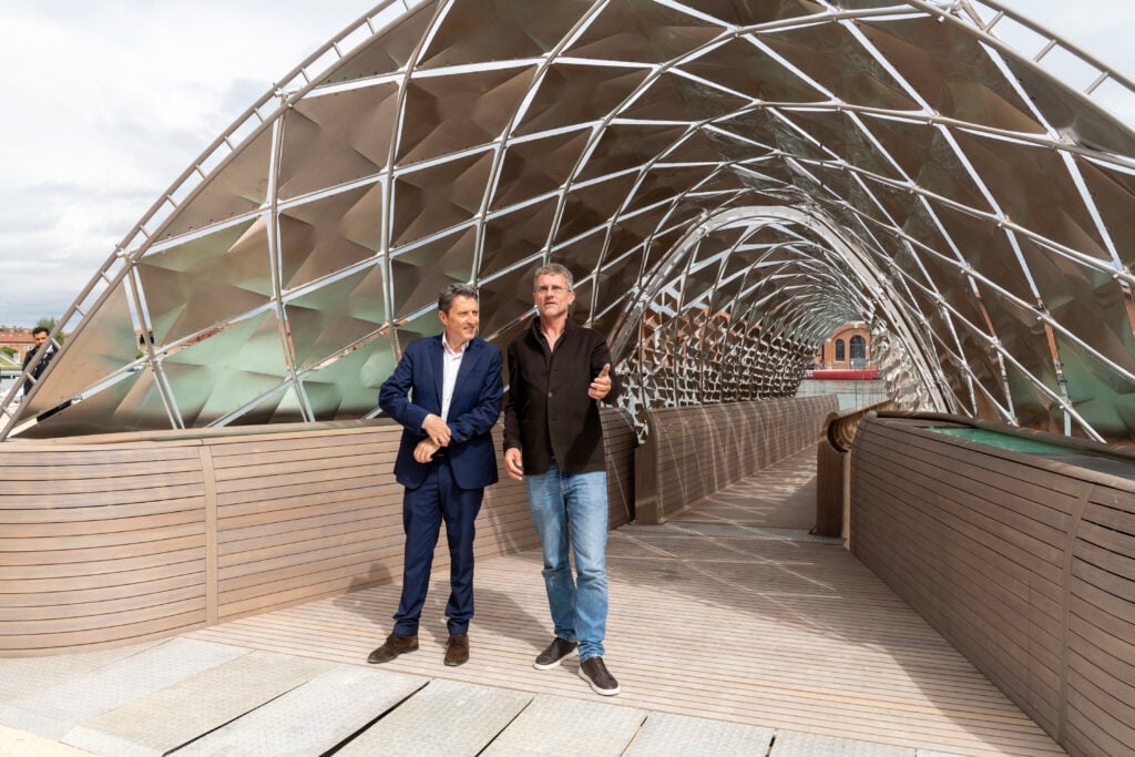 biennale corderie ph irene fanizza 7 Il futuro per la mobilità di Venezia potranno essere delle e-bike acquatiche progettate da Porsche e Norman Foster