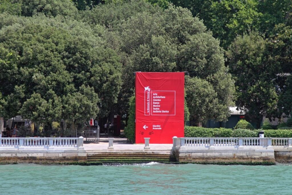 Deep Surfaces. Architecture to enhance the visitor experience of UNESCO sites
