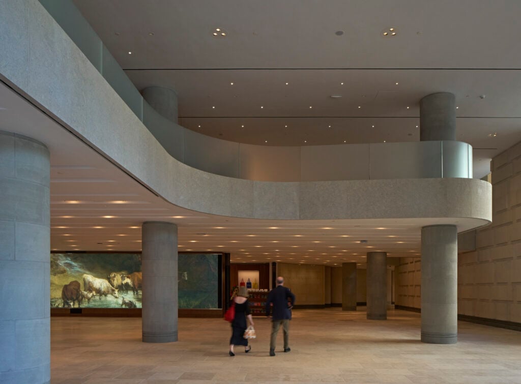 Il foyer della Sainsbury Wing © The National Gallery, London. Photo Edmund Sumner