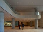Il foyer della Sainsbury Wing © The National Gallery, London. Photo Edmund Sumner