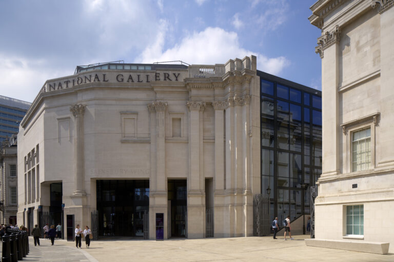 La Sainsbury Wing da Trafalgar Square © The National Gallery, London. Photo Edmund Sumner