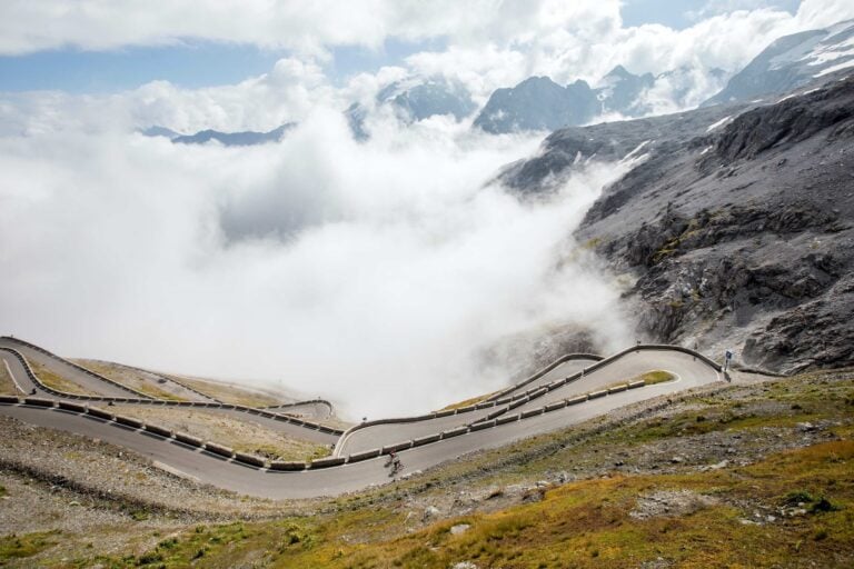 La mitica Strada del Passo dello Stelvio compie 200 anni: eventi e festeggiamenti