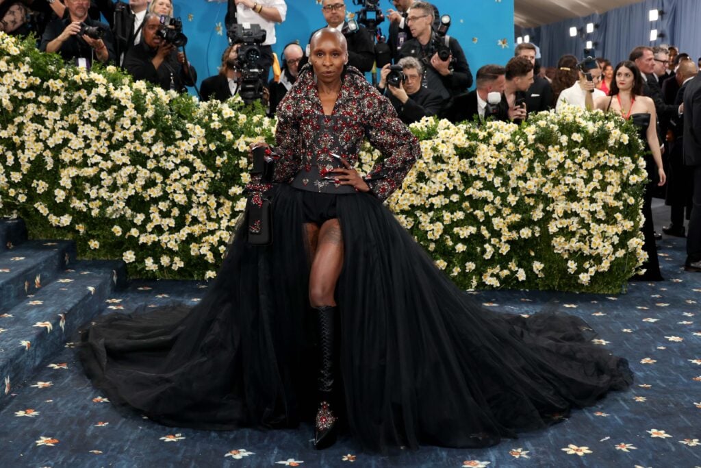 Il Met Gala 2025 nasconde tanti riferimenti all’arte e ai Black dandy. Incluso il tappeto