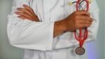 In che modo l’estetica influisce sulle cure mediche? La risposta dell’esperto