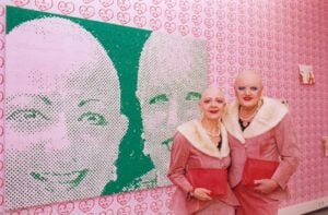 È morta EVA, la gemella dell’inconfondibile duo artistico queer EVA & ADELE