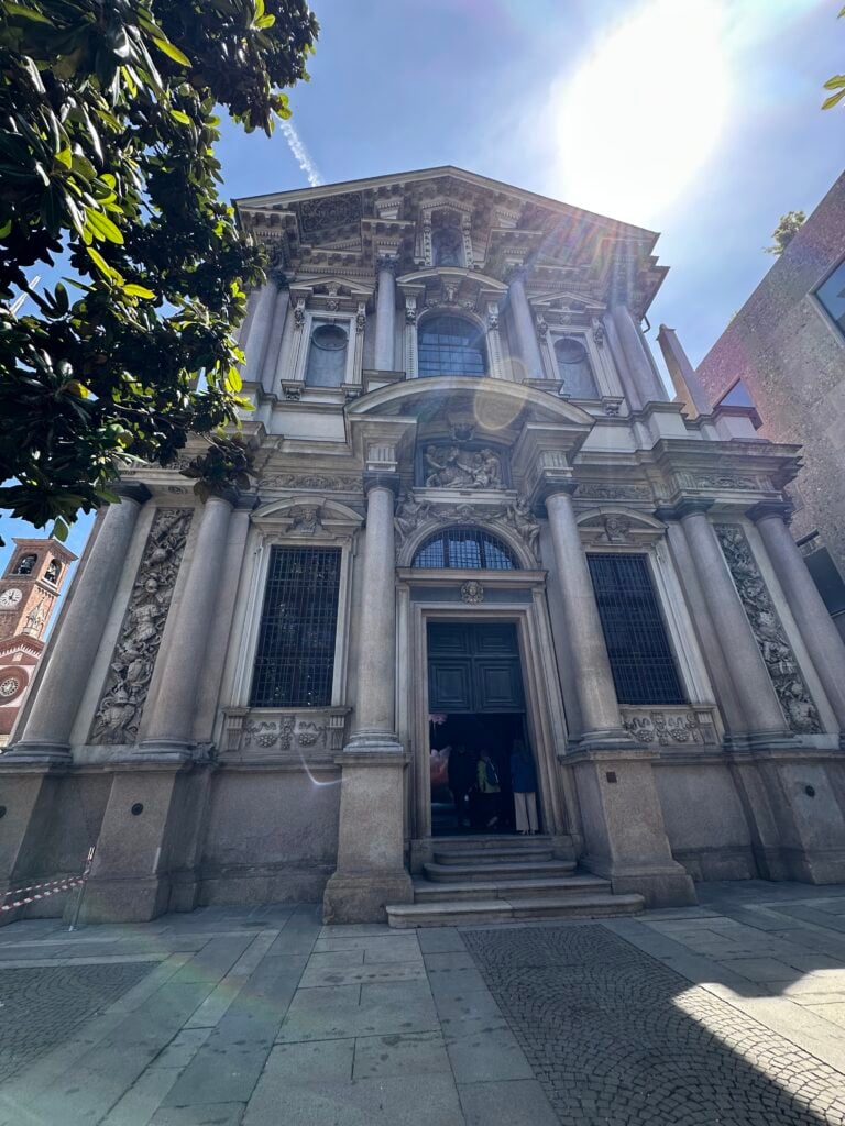 facciata della chiesa san paolo converso A Milano apre una galleria d’arte in una grande chiesa sconsacrata