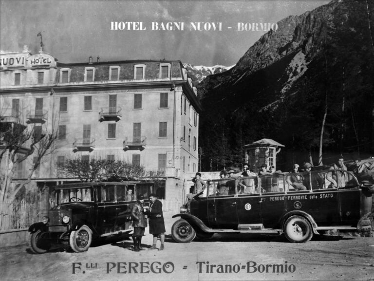 Foto storica dei Bagni Vecchi di Bormio, lungo la Strada dello Stelvio