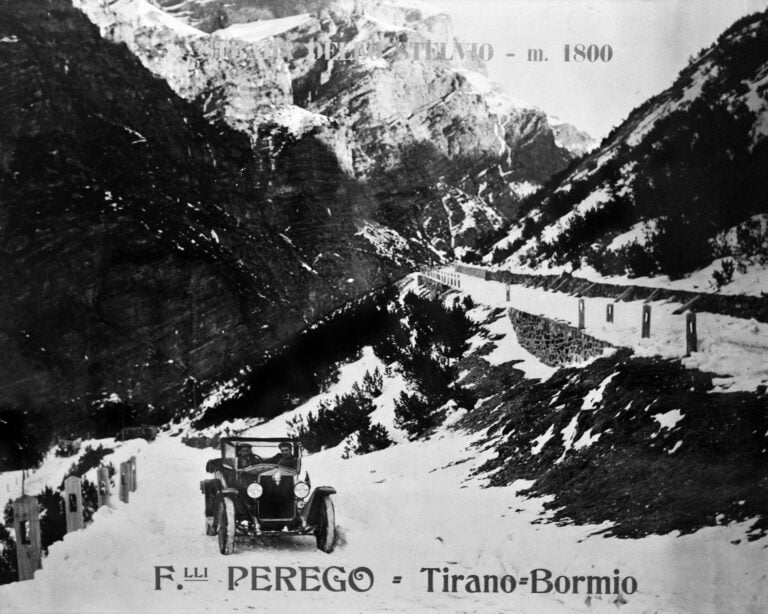 Foto storica della Strada dello Stelvio tratta da Tirano a Bormio