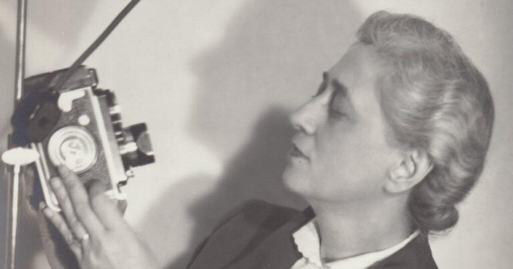 La donna ebrea che fotografò il Duce. La storia sepolta di Ghitta Carell