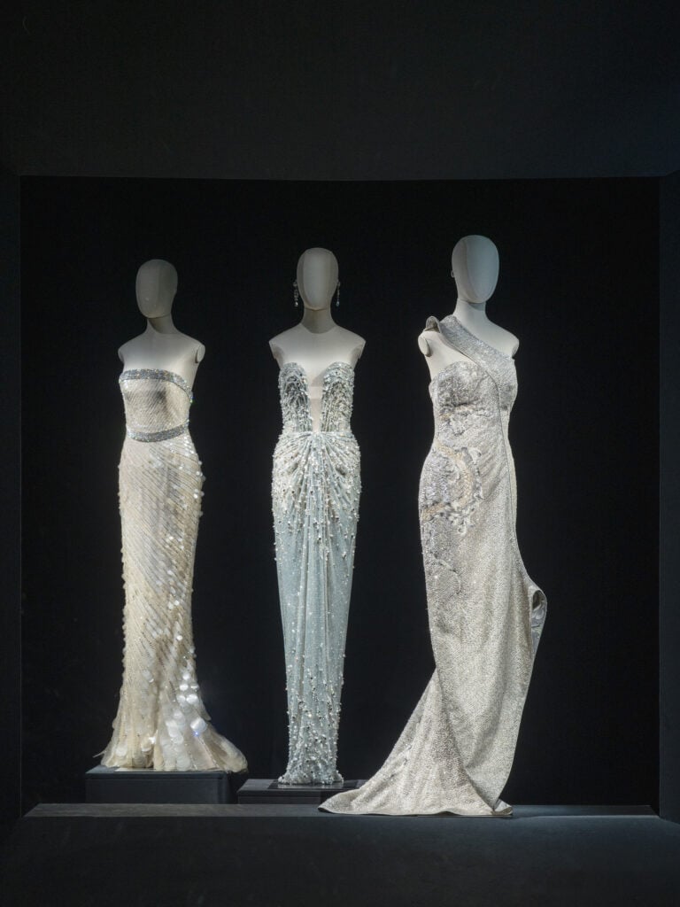 giorgio armani prive 20052025 photocredit delfino sisto legnani 1 A Milano apre la mostra sugli ultimi 20 anni di alta moda di Giorgio Armani