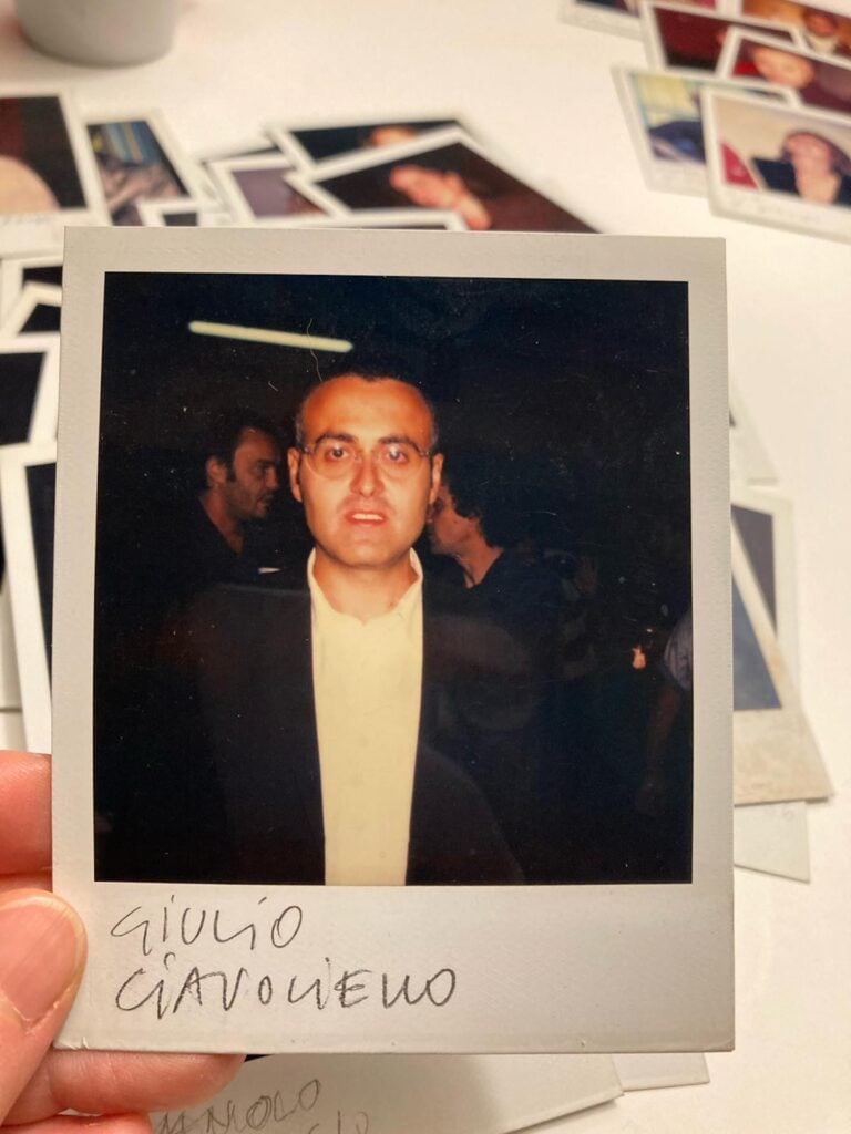 Giulio Ciavoliello in una Polaroid scattata da Davide Mercatali (anni ’90) fotografata da Antonella Mazza.