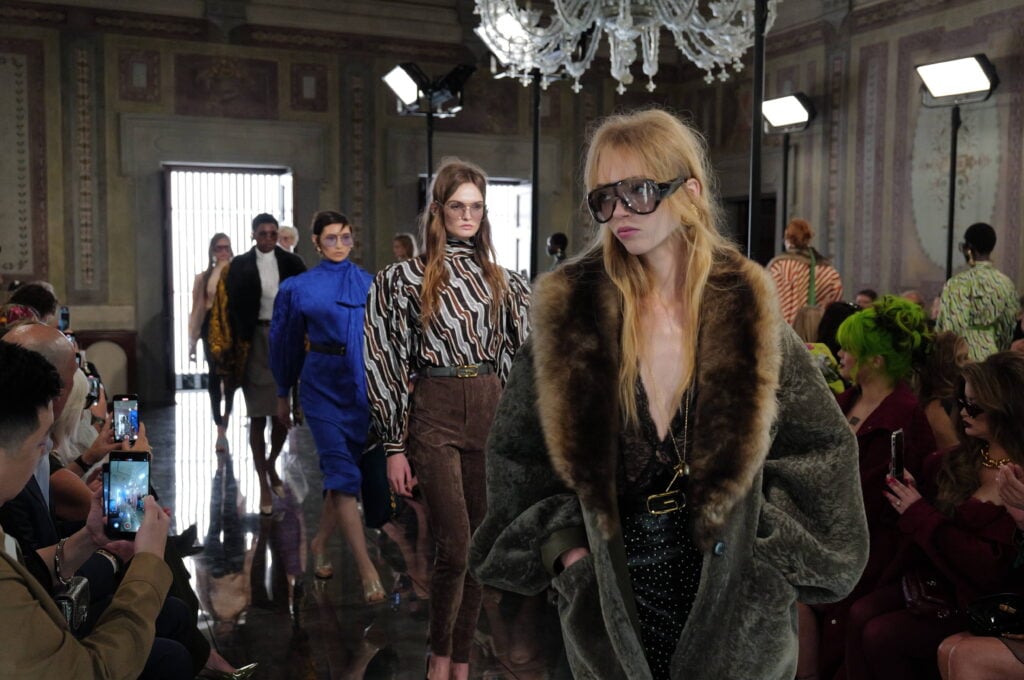 Gucci sfila a Firenze tra le proteste: “avete privatizzato la città!”