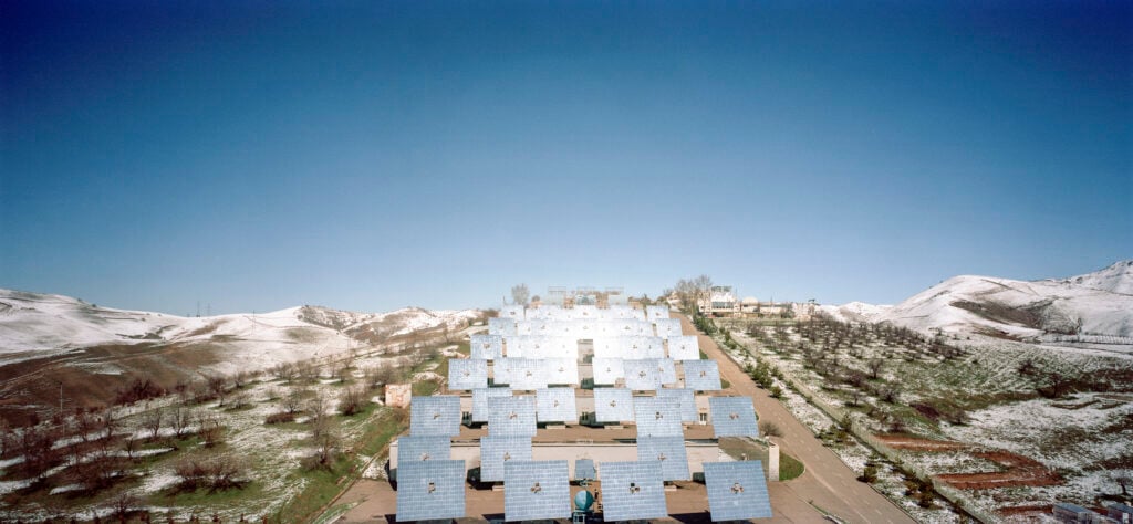 Heliocomplex Sun, field of heliostats, Tashkent, Uzbekistan, 2021, photo by Armin Linke, Courtesy of the Uzbekistan Art and Culture Development Foundation (ACDF)
