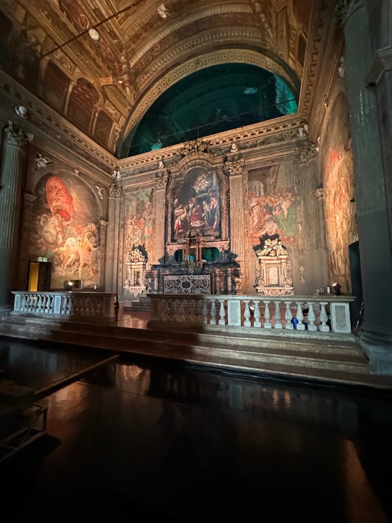 interno chiesa A Milano apre una galleria d’arte in una grande chiesa sconsacrata