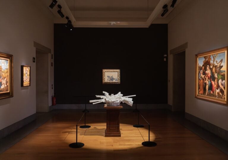 Jago, Natura Morta, 2025, Marmo statuario, 127x61x39 cm. Photo by Jago © JAGO, by SIAE 2025