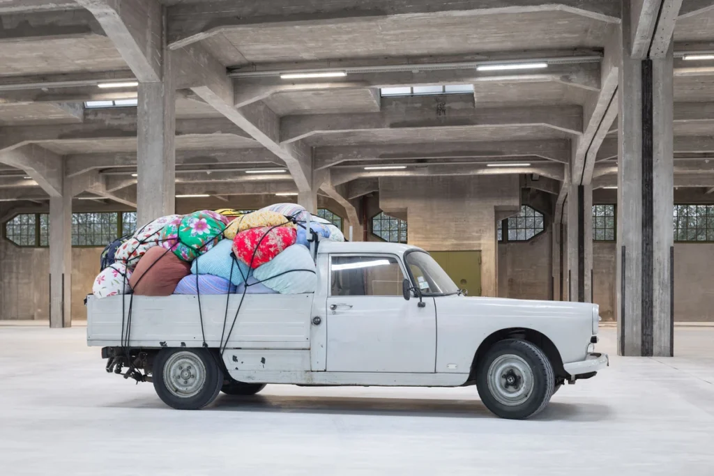 Kimsooja, Bottari Truck - Migrateurs, 2007, collection Fenix