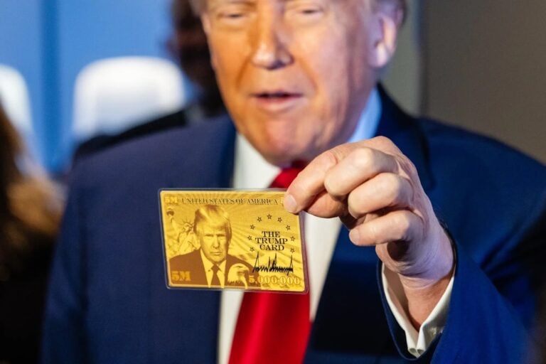La Golden Card con l’effige di Donald Trump
