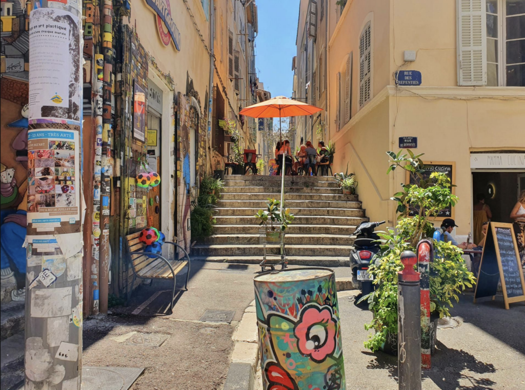 le quartier du panier office de tourisme de marseille Banksy è tornato. Cosa rappresenta il nuovo murale (e le ipotesi su dove sia)