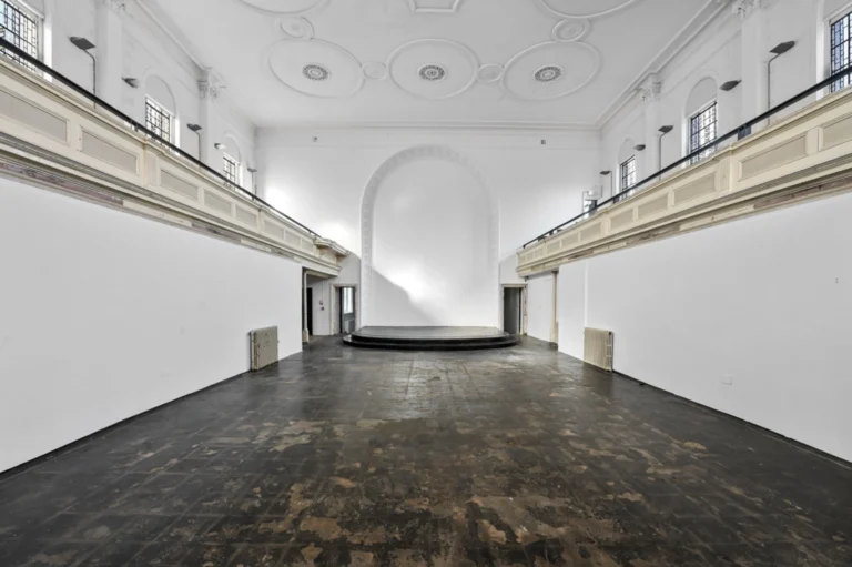 lex chiesa metodista di belsize park a londra 2 L’ex chiesa ottocentesca di Londra che diventa spazio per l’arte contemporanea