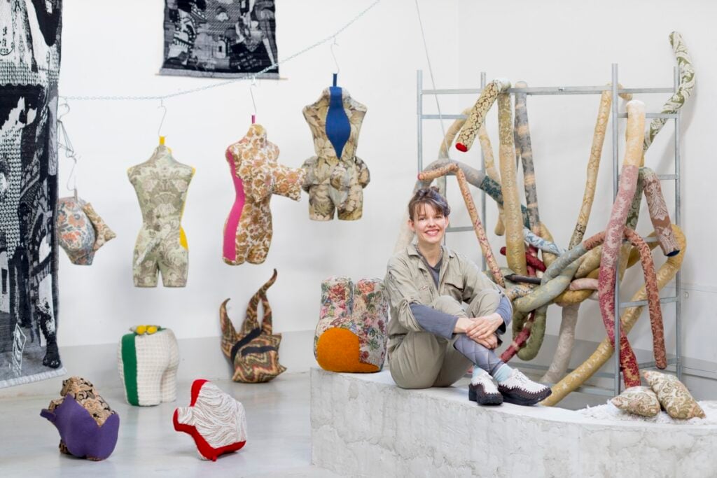 Liselore Frowijn – Every Month I Weave