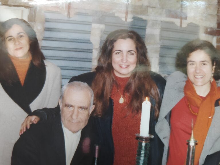 Ludivico Corrao con con la figlia Francesca (sulla dx) e con due poetesse, l'agerina Zaynab al Awaj e la marocchina Wafa al Amrani